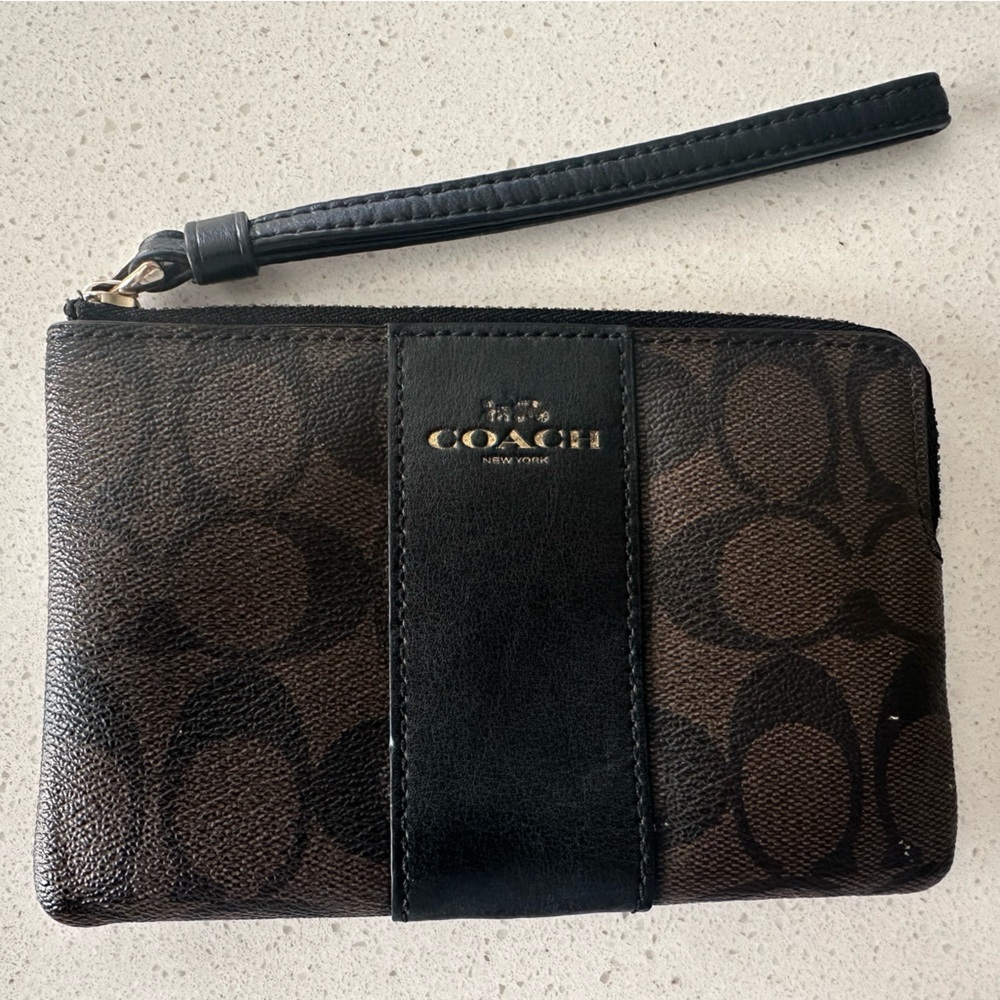 COACH WRISTLET C DESIGN ZIPPER CLOSURE